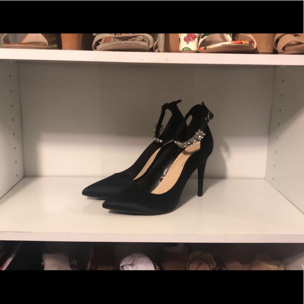 Marc Fisher Pointed heel